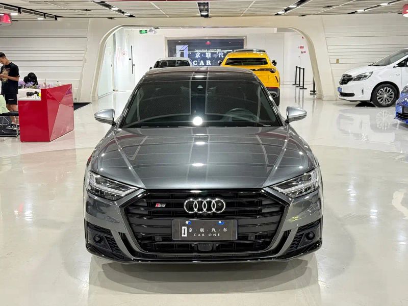 Audi S8
