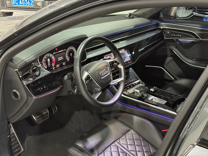 Audi S8