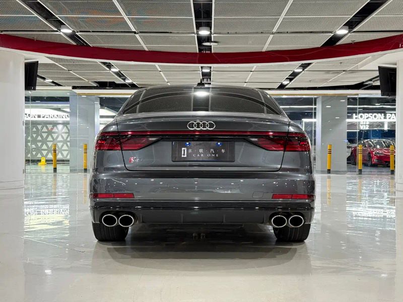 Audi S8