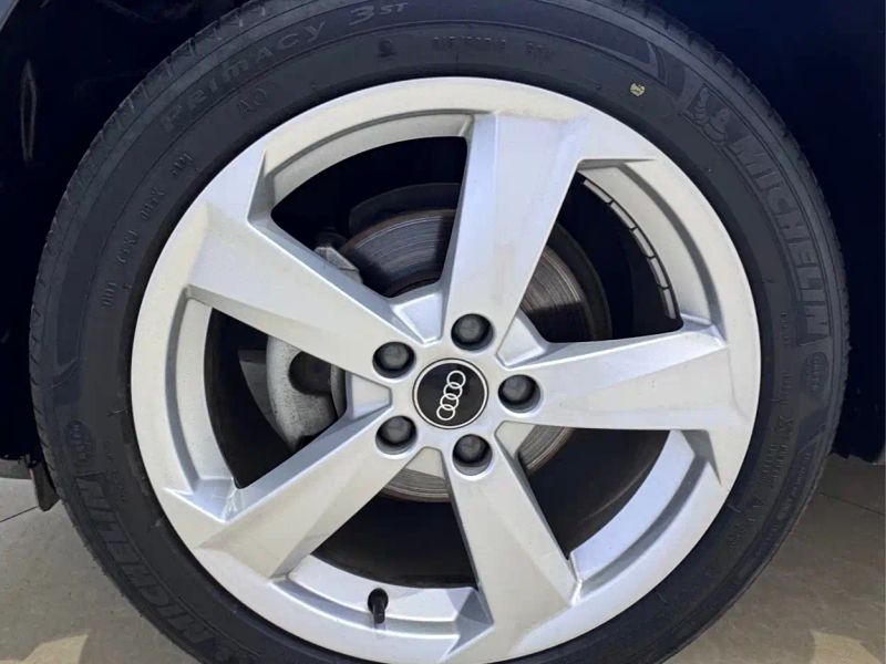 Audi q2l