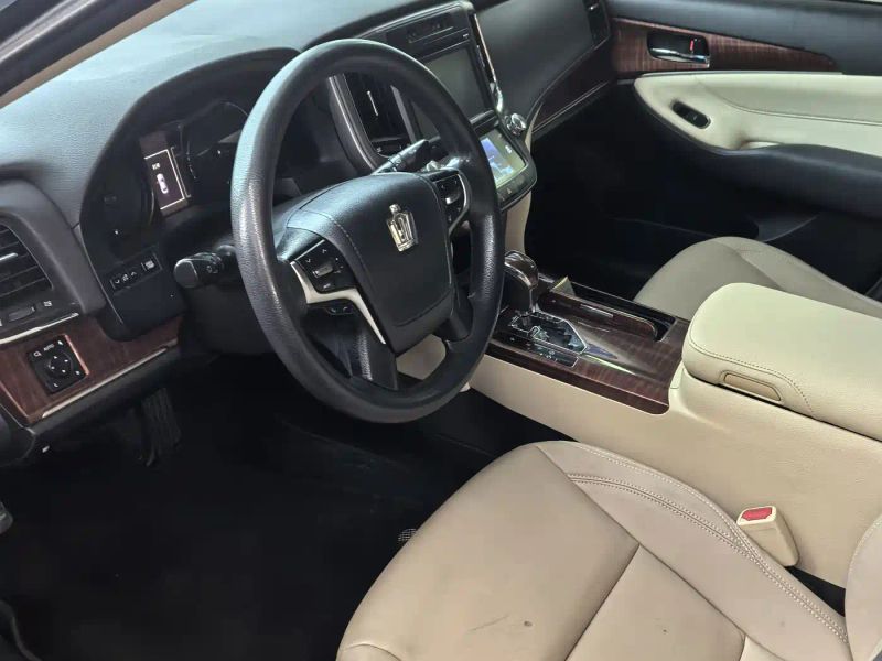 alphard crown