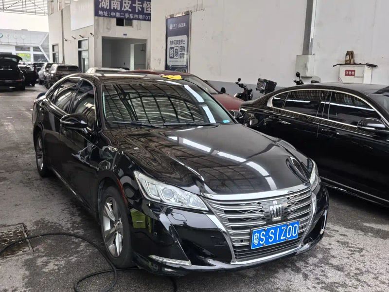 alphard crown