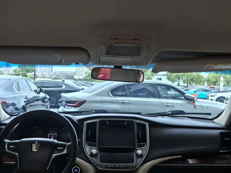 alphard crown