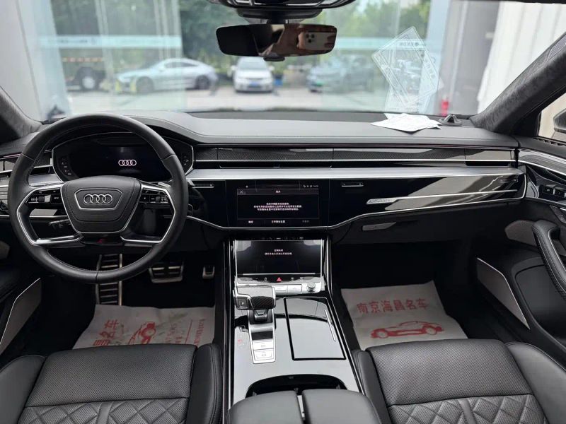 Audi S8