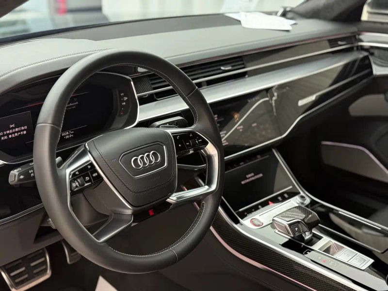 Audi S8