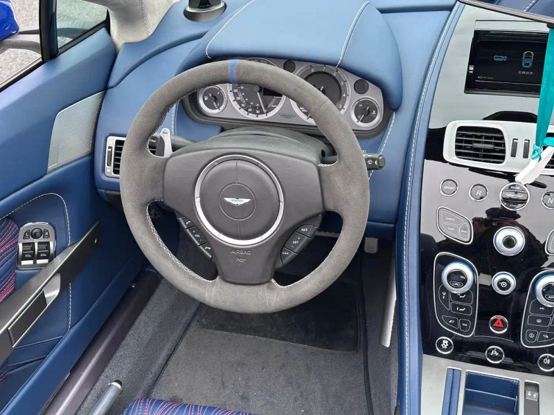Aston-martin vantage