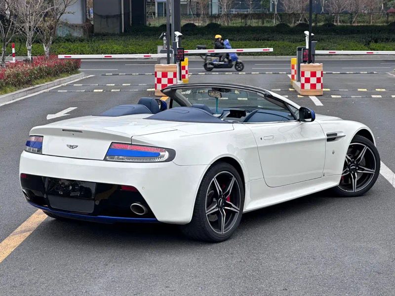 Aston-martin vantage