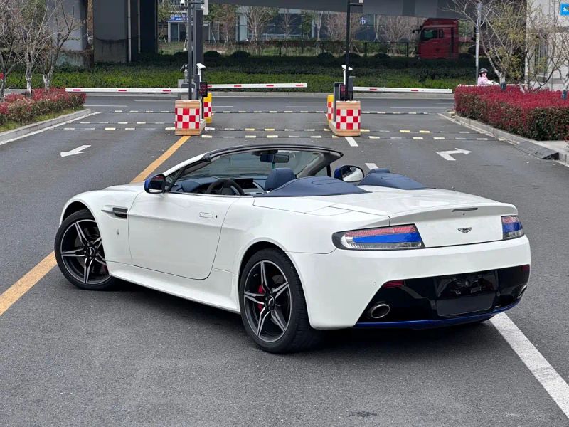 Aston-martin vantage