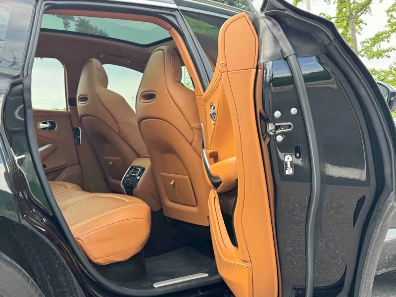 Aston-martin dbx