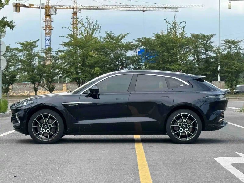 Aston-martin dbx
