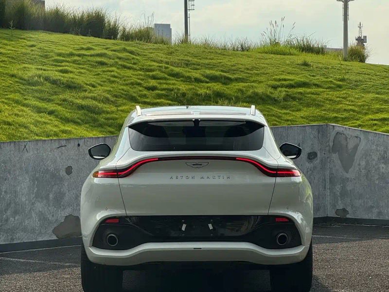 Aston-martin dbx