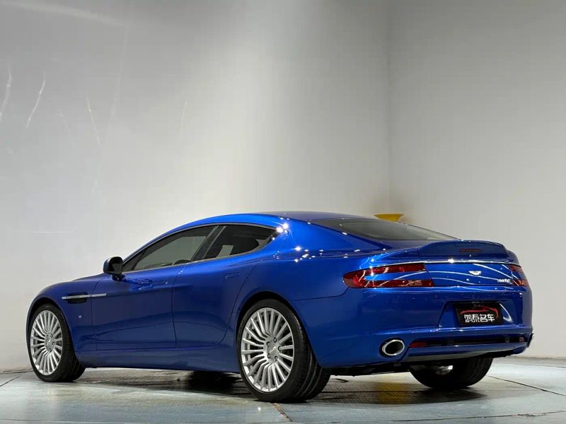 Aston-martin coupe