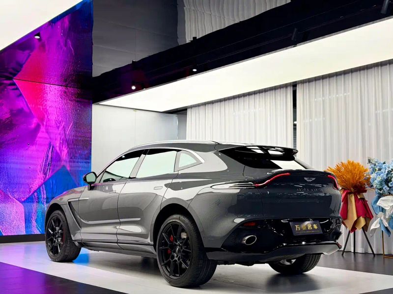 Aston-martin dbx