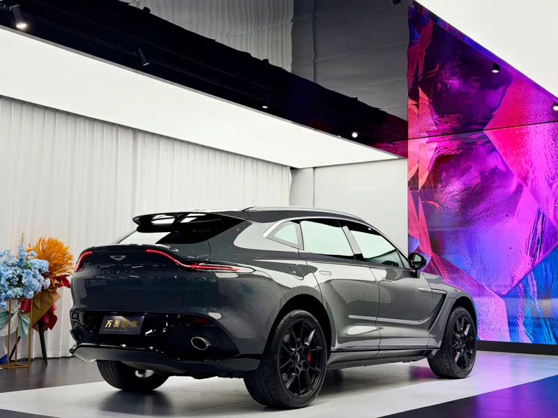 Aston-martin dbx
