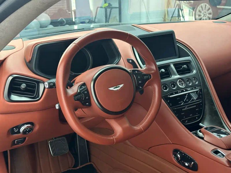 Aston-martin db11
