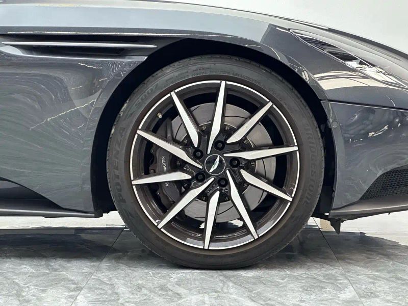 Aston-martin db11