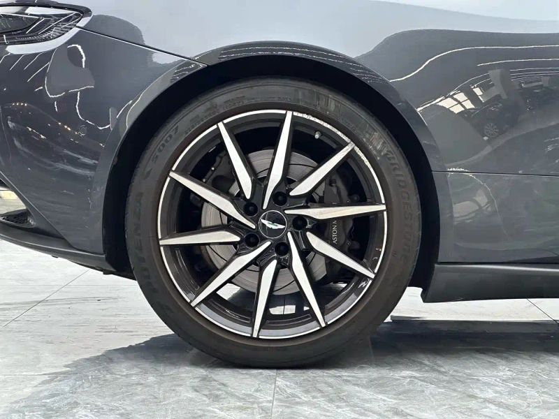 Aston-martin db11