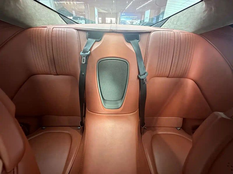 Aston-martin db11