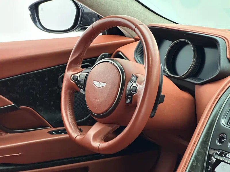 Aston-martin db11