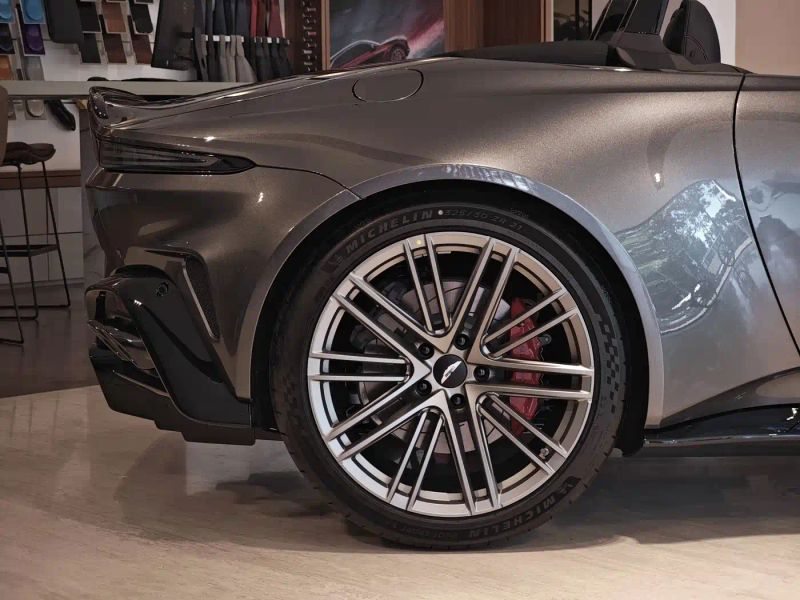 Aston-martin v8_vantage