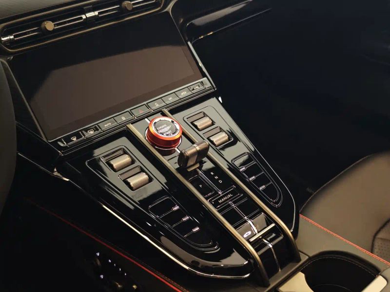 Aston-martin v8_vantage