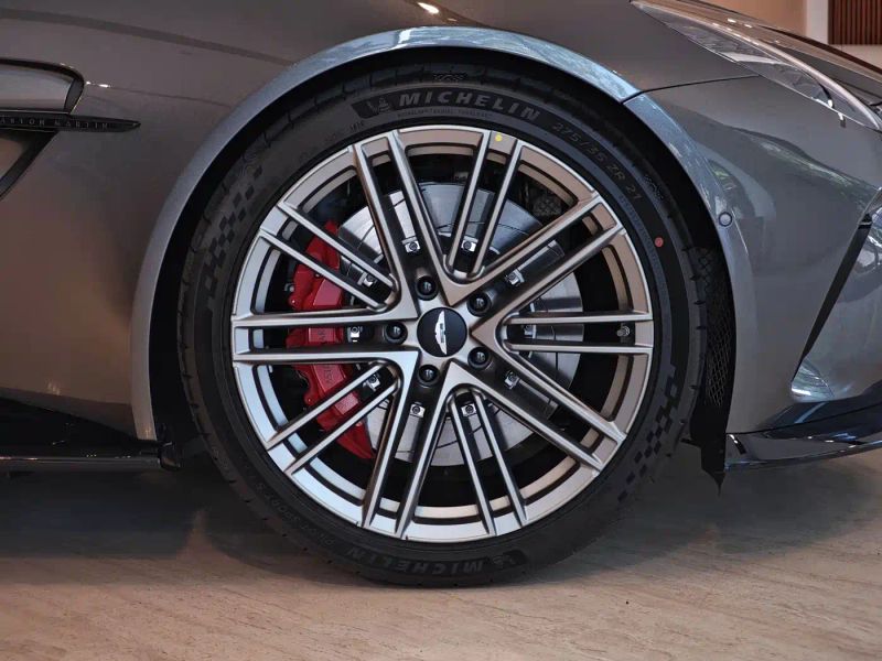 Aston-martin v8_vantage