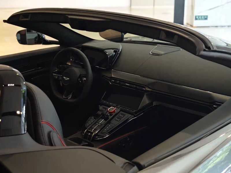 Aston-martin v8_vantage