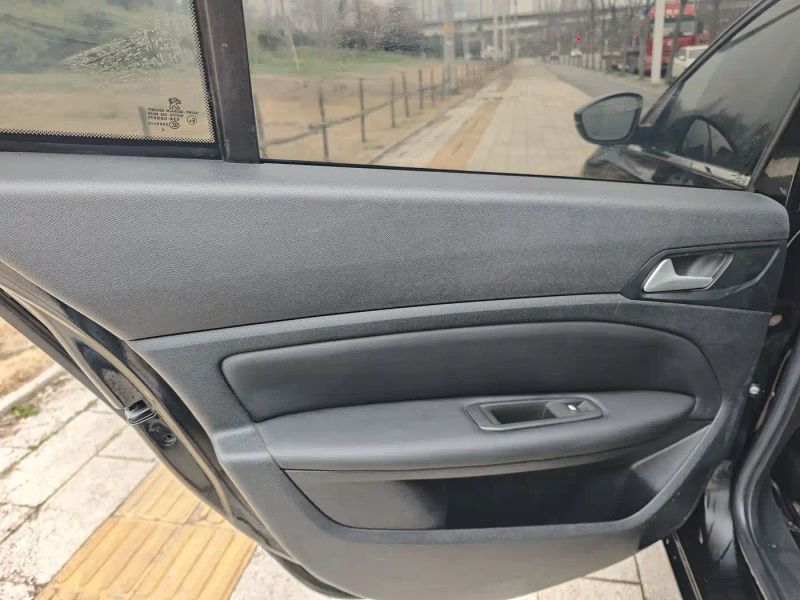 Peugeot peugeot_408