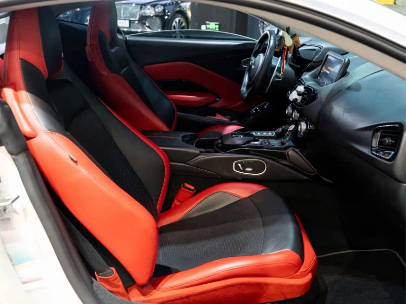 Aston-martin vantage