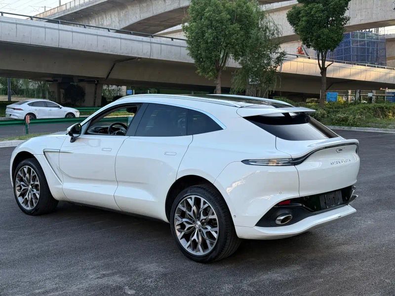 Aston-martin dbx