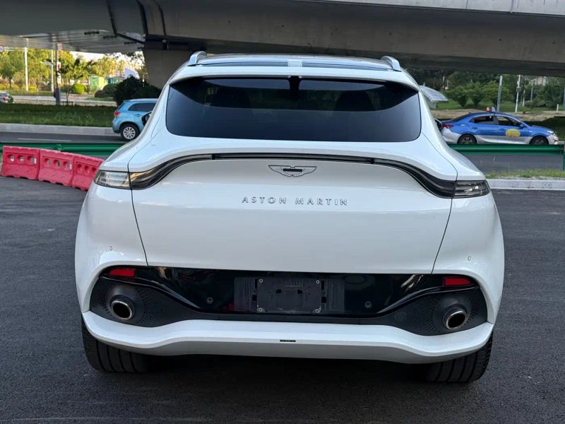 Aston-martin dbx