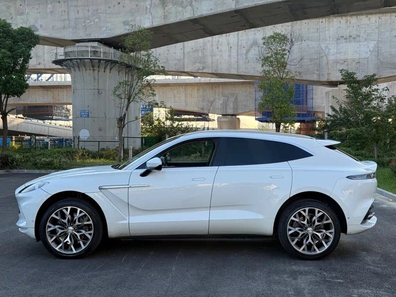 Aston-martin dbx