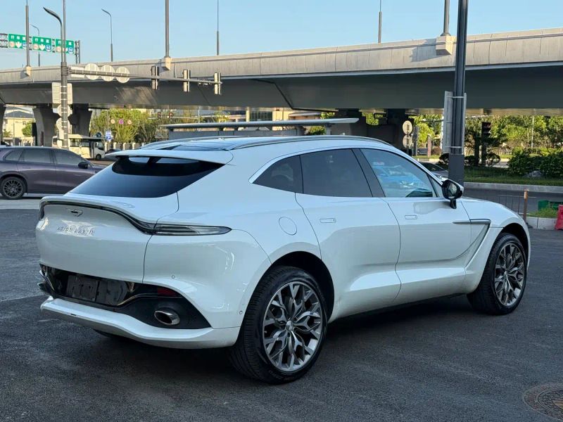 Aston-martin dbx