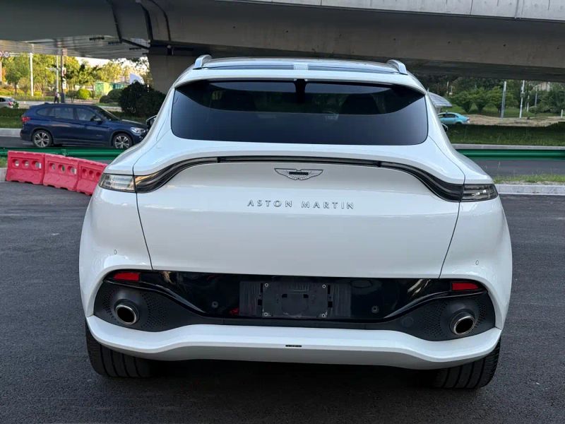 Aston-martin dbx