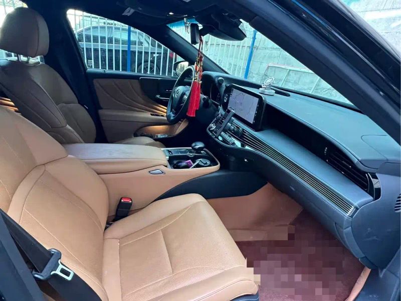 Lexus LS