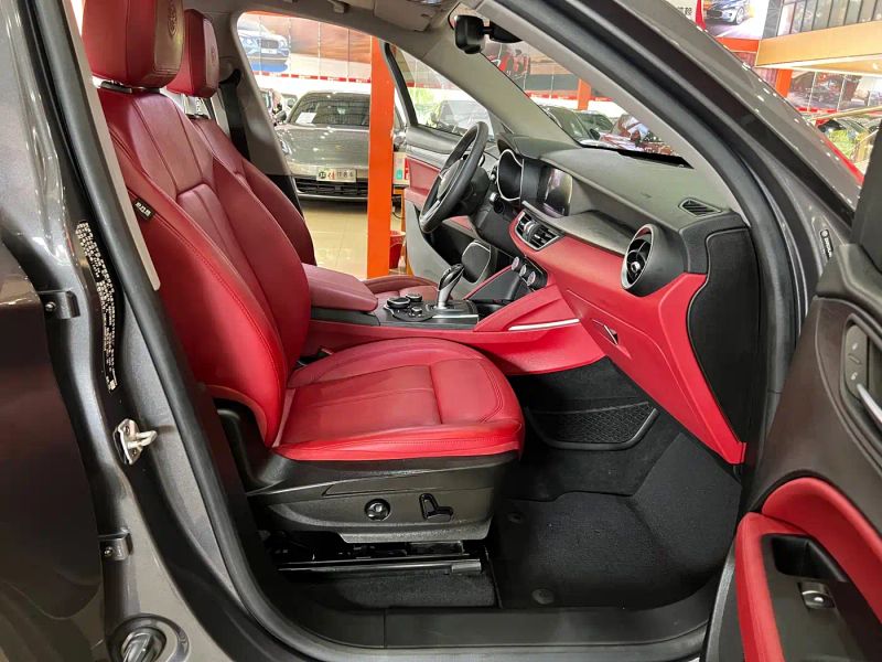 giulia stelvio