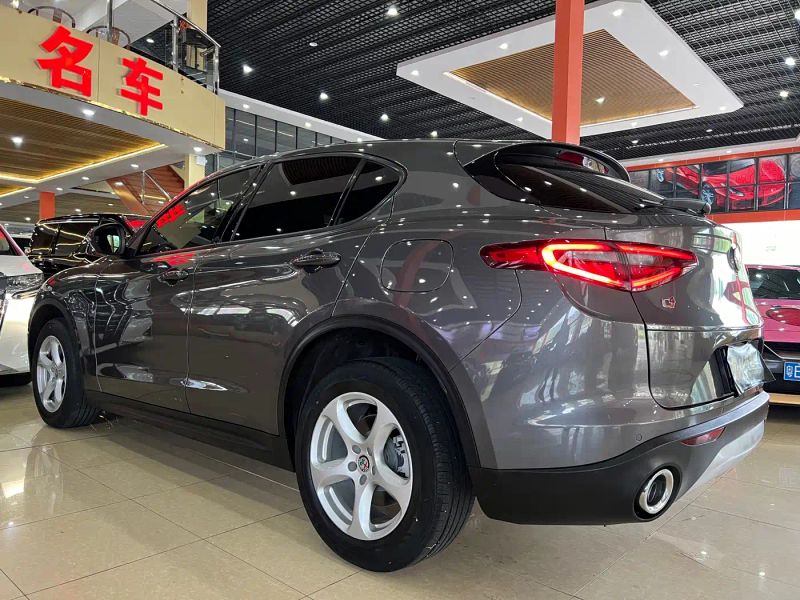 giulia stelvio