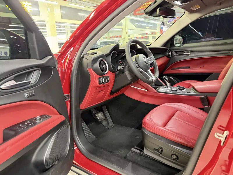 giulia stelvio