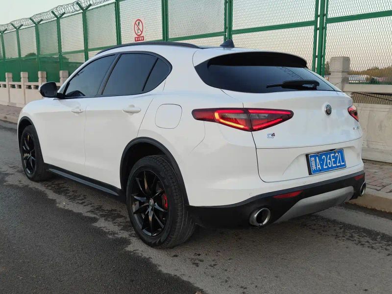 giulia stelvio