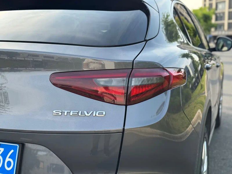 giulia stelvio