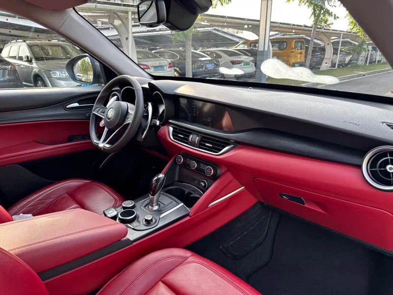 giulia stelvio