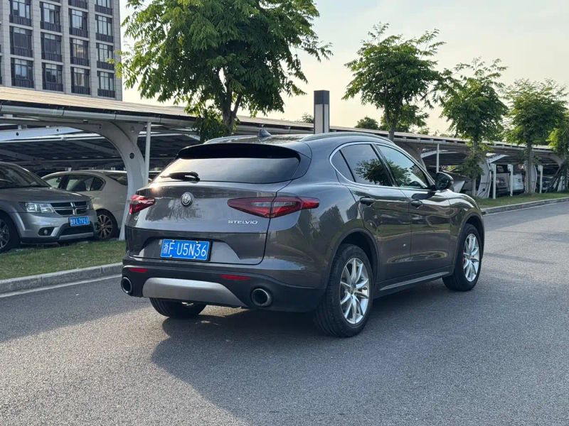 giulia stelvio