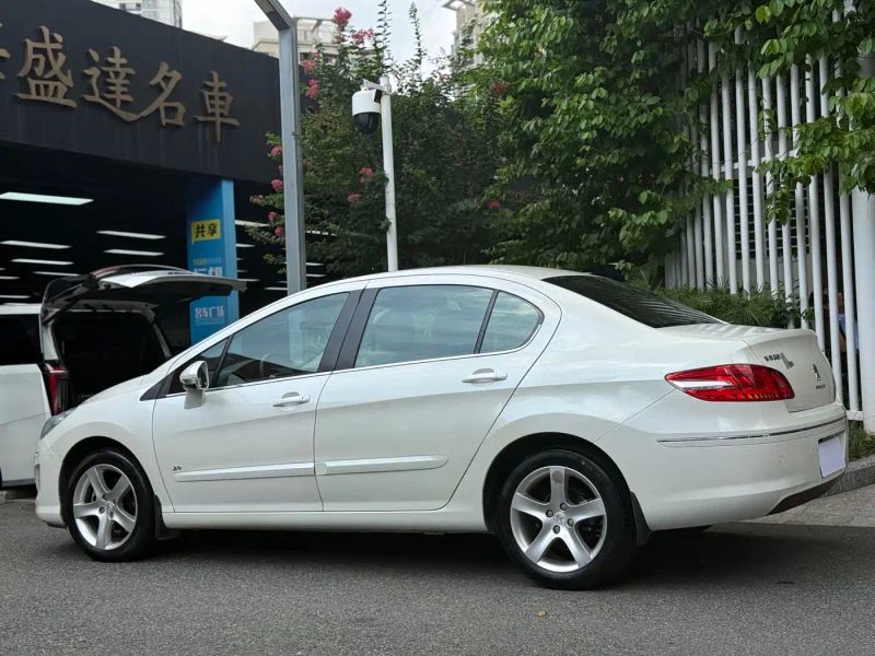 Peugeot peugeot_408
