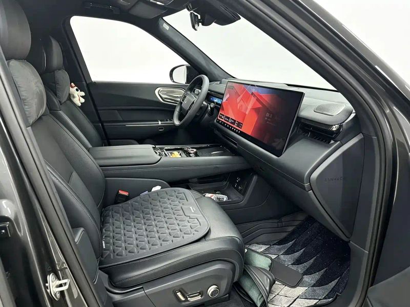 Lynk&co 900