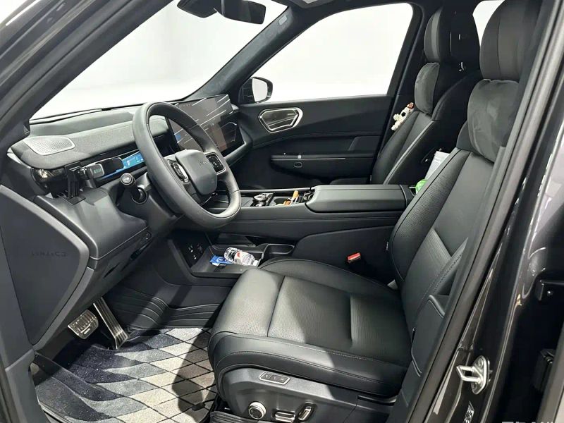 Lynk&co 900