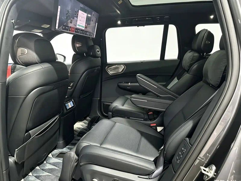 Lynk&co 900