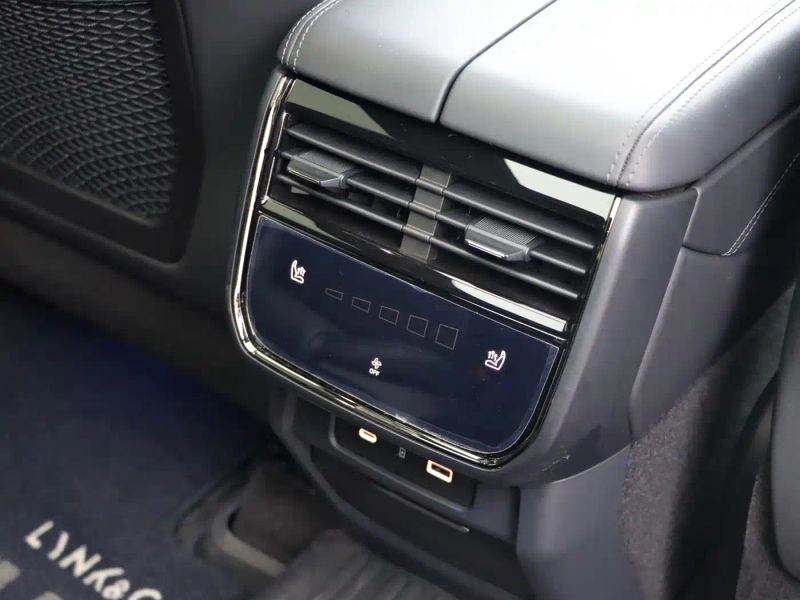 Lynk&co 09