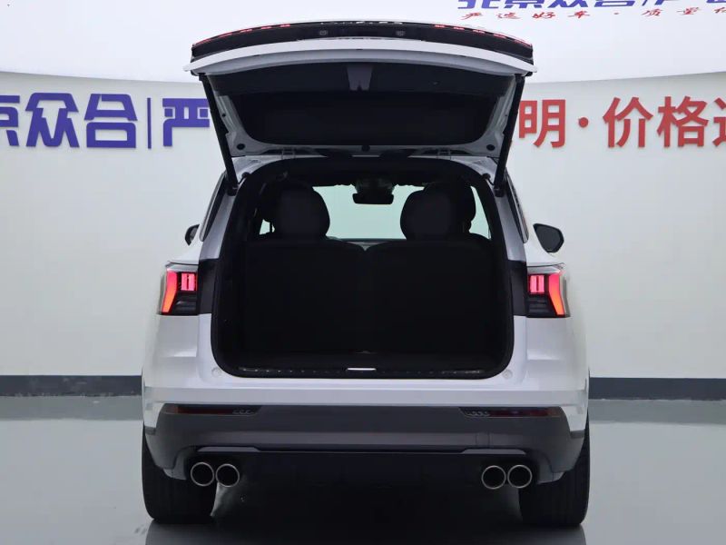 Lynk&co 09