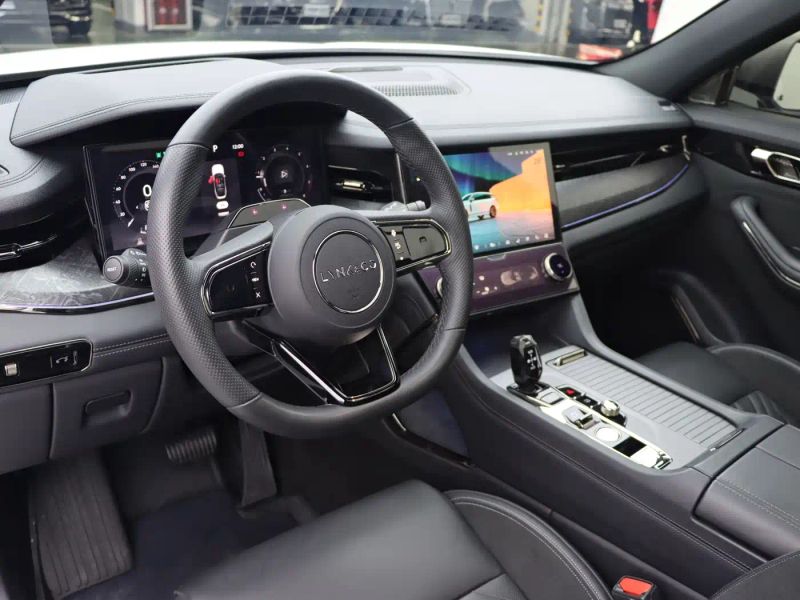 Lynk&co 09