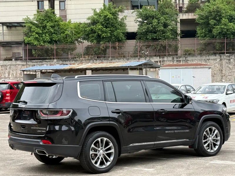 Jeep grand_commander